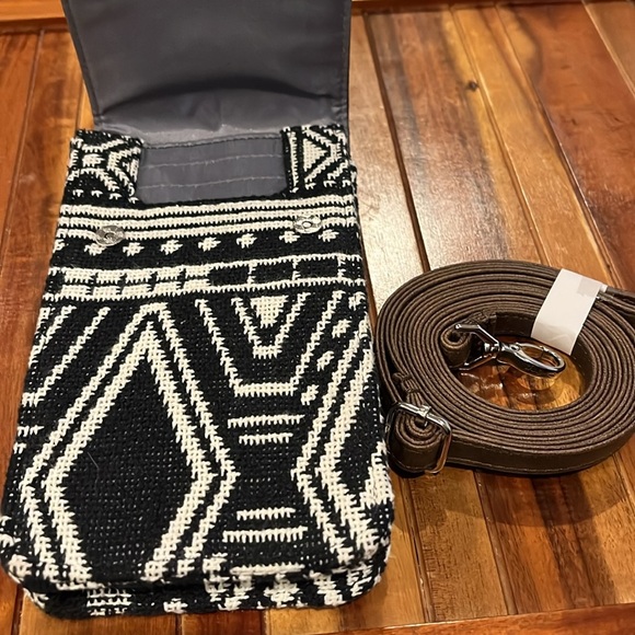 Thirty One Crossbody Phone/Card Crossbody - Picture 2 of 4